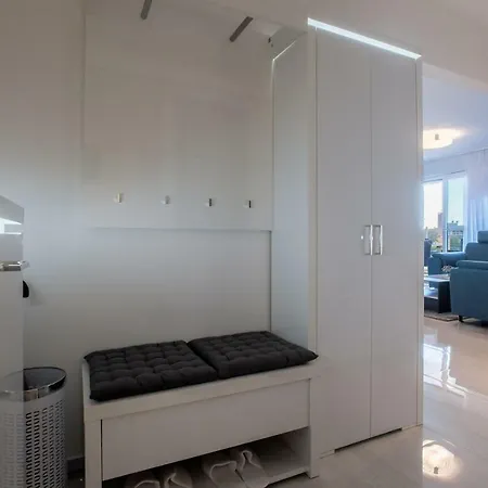 N Apartment *