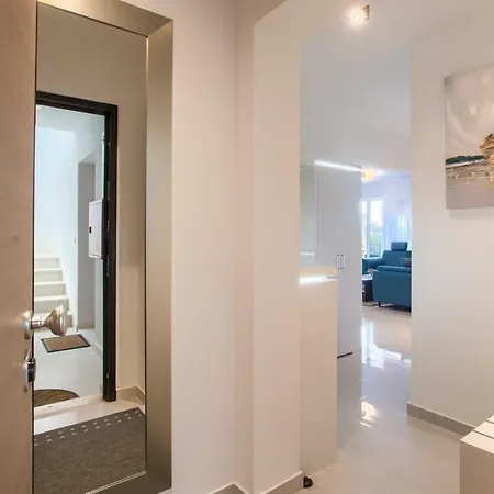 Apartment N