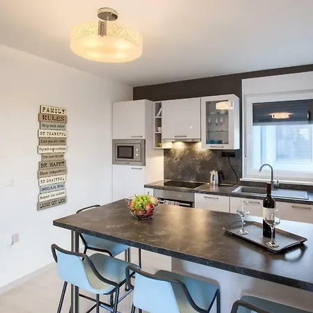 Apartment N Pula