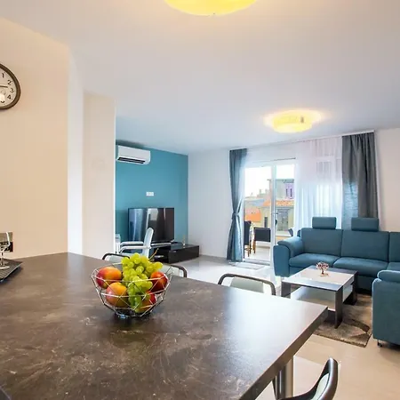 Apartment N *