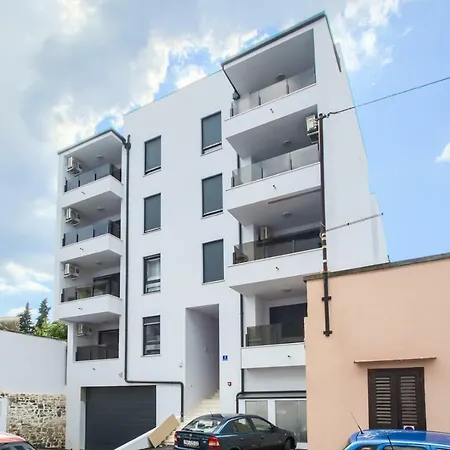 Apartment N *